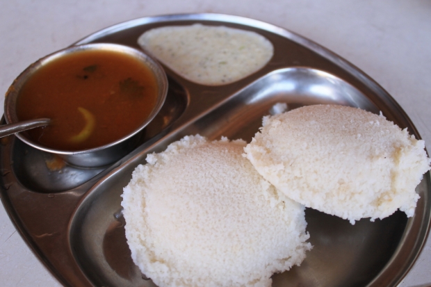 idli s chutneyem in kokosom, tipičen indijski zajtrk