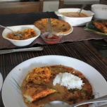 odlično domače kosilo, riba s curryjem, riž in še dve zadevi